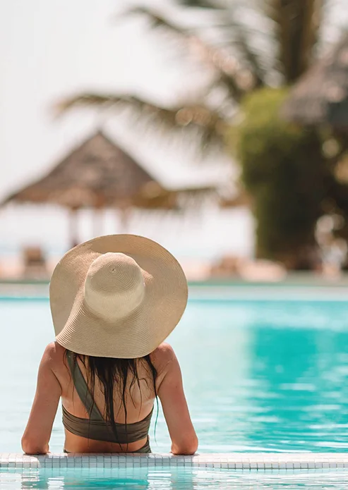 Hpp Pool Clean Vacs Lady Relaxed